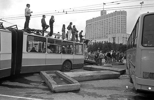 Смерть в августе. Что делал Явлинский в квартире мертвого главы МВД СССР?
Смерть в августе. Что делал Явлинский в квартире мертвого главы МВД СССР?