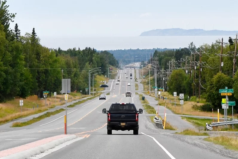 «В магазинах все сметают». Россиянка рассказала, что творится в Анкоридже
«В магазинах все сметают». Россиянка рассказала, что творится в Анкоридже
