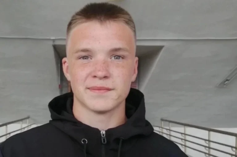 Написал «люблю» и умер. Сироту избили толпой на сплаве — сестра отомстит