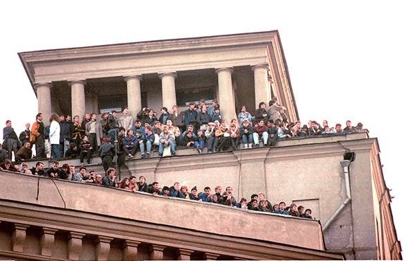 Смерть в августе. Что делал Явлинский в квартире мертвого главы МВД СССР?
Смерть в августе. Что делал Явлинский в квартире мертвого главы МВД СССР?