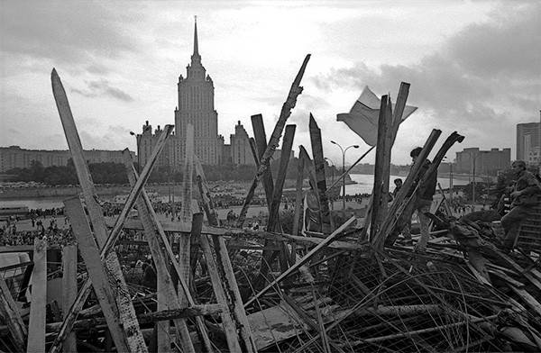 Смерть в августе. Что делал Явлинский в квартире мертвого главы МВД СССР?
Смерть в августе. Что делал Явлинский в квартире мертвого главы МВД СССР?