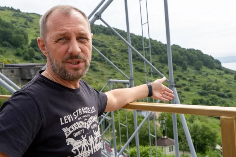 С видом на вулкан — самые высокие качели в России открыли на Камчатке