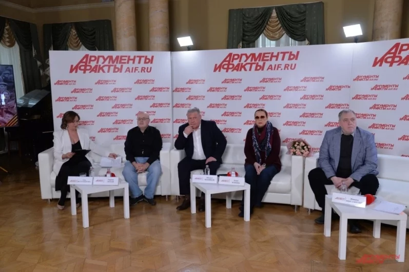 Мы победили! Спецпроект «АиФ» защищает правду о подвиге советского солдата
Мы победили! Спецпроект «АиФ» защищает правду о подвиге советского солдата