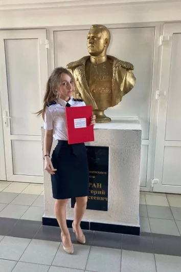 Космическая Анжелика. Слетав на Луну, она собирается отправиться на Марс
Космическая Анжелика. Слетав на Луну, она собирается отправиться на Марс