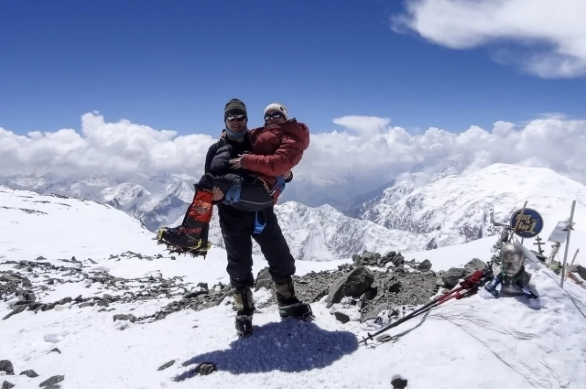 Не умирай! Альпинистка Наговицина оставила мужа в горах, как сейчас ее саму
Не умирай! Альпинистка Наговицина оставила мужа в горах, как сейчас ее саму