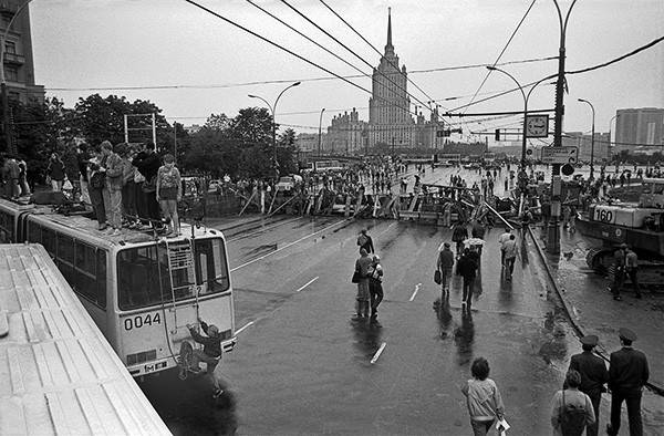 Смерть в августе. Что делал Явлинский в квартире мертвого главы МВД СССР?
Смерть в августе. Что делал Явлинский в квартире мертвого главы МВД СССР?