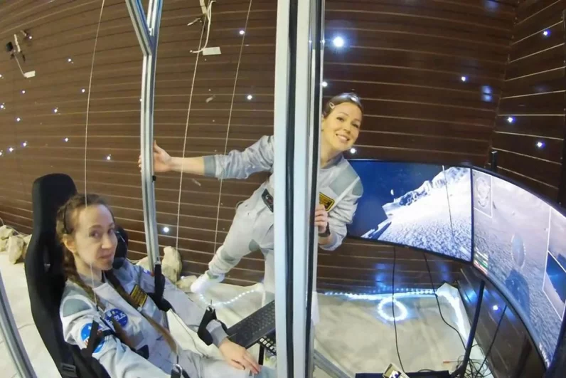 Космическая Анжелика. Слетав на Луну, она собирается отправиться на Марс
Космическая Анжелика. Слетав на Луну, она собирается отправиться на Марс