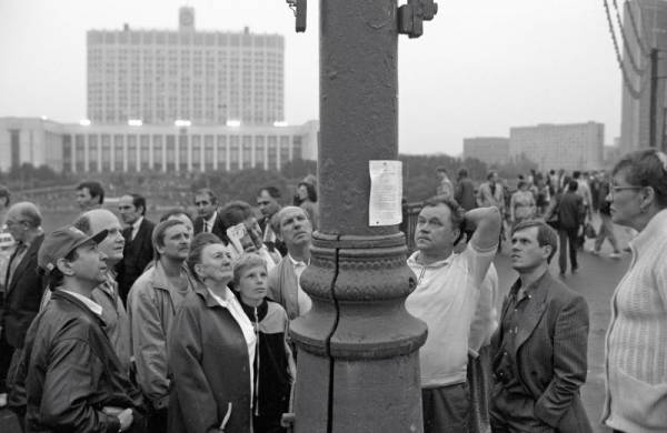 Смерть в августе. Что делал Явлинский в квартире мертвого главы МВД СССР?
Смерть в августе. Что делал Явлинский в квартире мертвого главы МВД СССР?