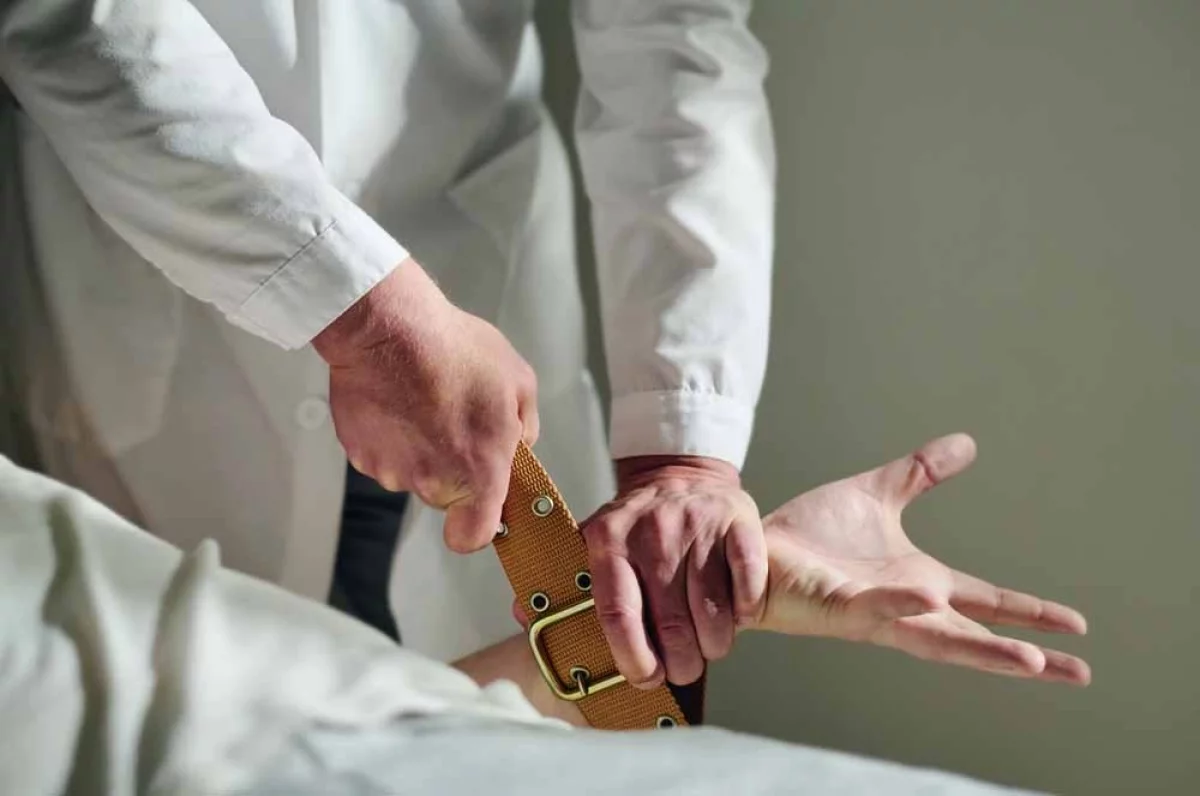 Избежит сурового наказания? Банкир, выбросивший из окна жену и сына, осужден
Избежит сурового наказания? Банкир, выбросивший из окна жену и сына, осужден