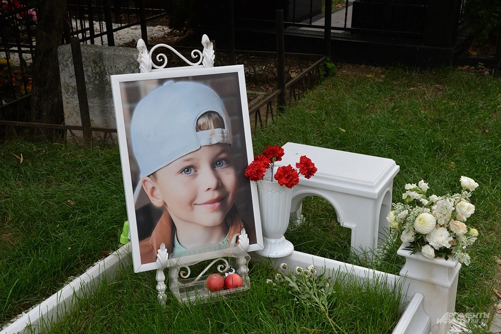 Ему было всего семь. Что за мальчик Коля похоронен на Ваганьковском кладбище
Ему было всего семь. Что за мальчик Коля похоронен на Ваганьковском кладбище