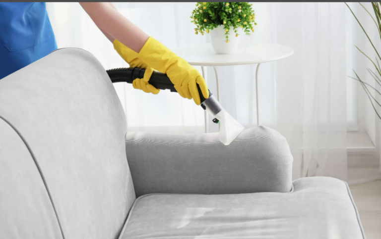Как вернуть дивану свежесть: секреты химчистки мебели