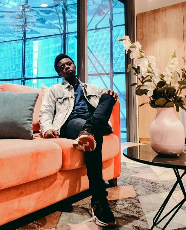 Ищут по всей Москве. Пропал африканский актер из фильма про вампиров
Ищут по всей Москве. Пропал африканский актер из фильма про вампиров