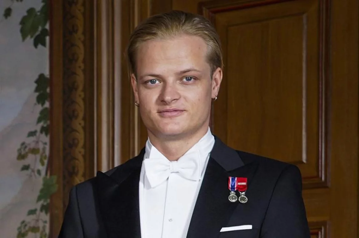 Все могут короли. Люди из власти, которых обвинили в изнасилованиях
Все могут короли. Люди из власти, которых обвинили в изнасилованиях