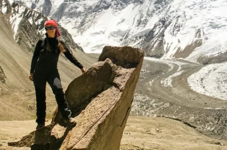 План на грани безумия. Альпинистку Наговицину хотят снять с горы вертолетом