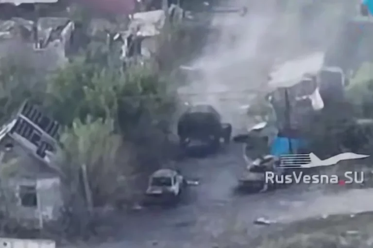 «РВ» показала кадры засады и уничтожения бронетехники ВСУ в Красноармейске