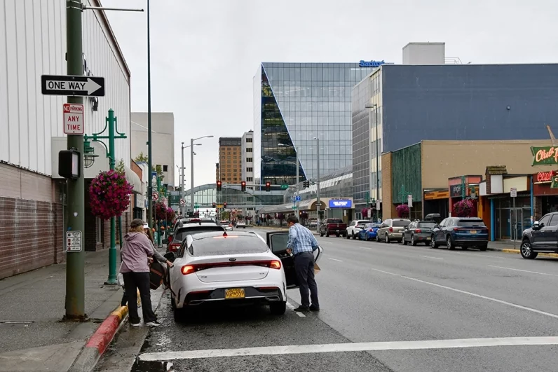 «В магазинах все сметают». Россиянка рассказала, что творится в Анкоридже
«В магазинах все сметают». Россиянка рассказала, что творится в Анкоридже