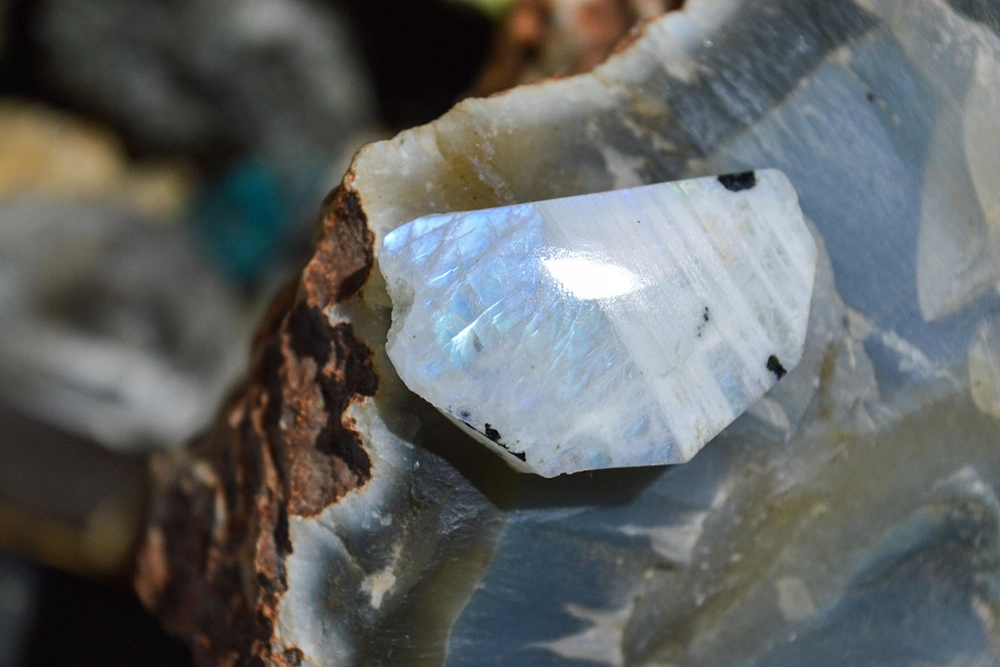 
        Бюджетная красота. Гид по полудрагоценным камням и их особенностям с фото    