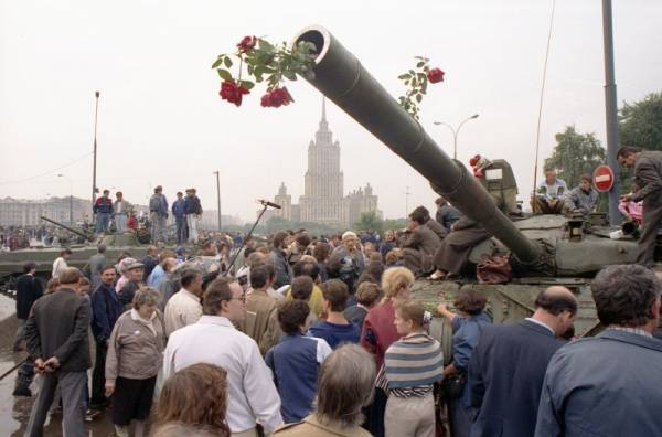 Смерть в августе. Что делал Явлинский в квартире мертвого главы МВД СССР?
Смерть в августе. Что делал Явлинский в квартире мертвого главы МВД СССР?
