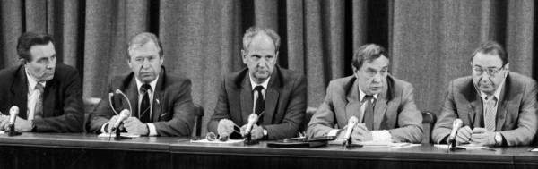 Смерть в августе. Что делал Явлинский в квартире мертвого главы МВД СССР?
Смерть в августе. Что делал Явлинский в квартире мертвого главы МВД СССР?