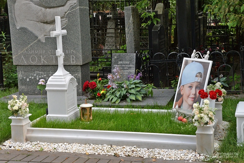 Ему было всего семь. Что за мальчик Коля похоронен на Ваганьковском кладбище
Ему было всего семь. Что за мальчик Коля похоронен на Ваганьковском кладбище