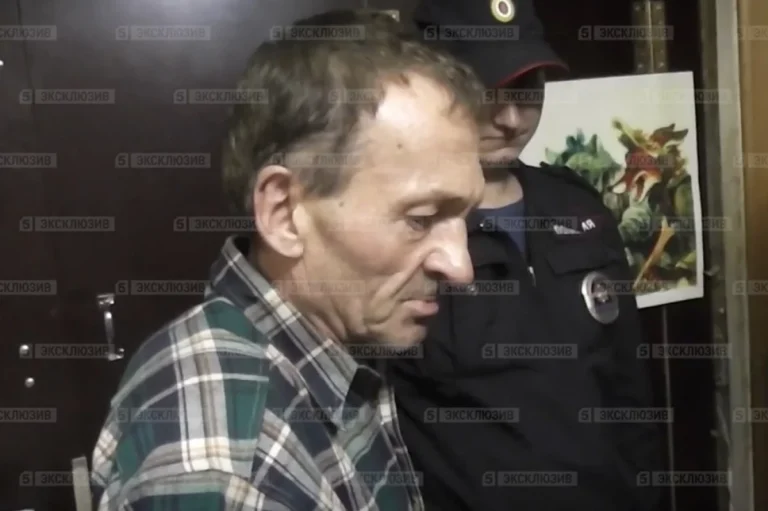 Останки спустил в унитаз. Пенсионер расчленил соседей из-за неприязни
