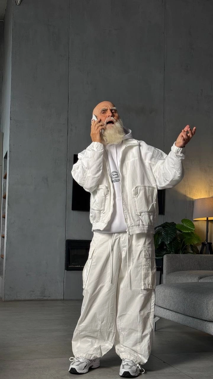 30 тыс. за сутки! 84-летний дед Виктор стал иконой стиля и так зарабатывает
30 тыс. за сутки! 84-летний дед Виктор стал иконой стиля и так зарабатывает