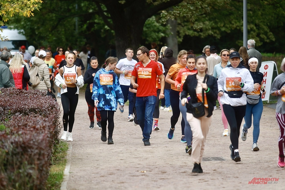 «Не молчи». В Москве прошел забег в честь борьбы с домашним насилием
«Не молчи». В Москве прошел забег в честь борьбы с домашним насилием