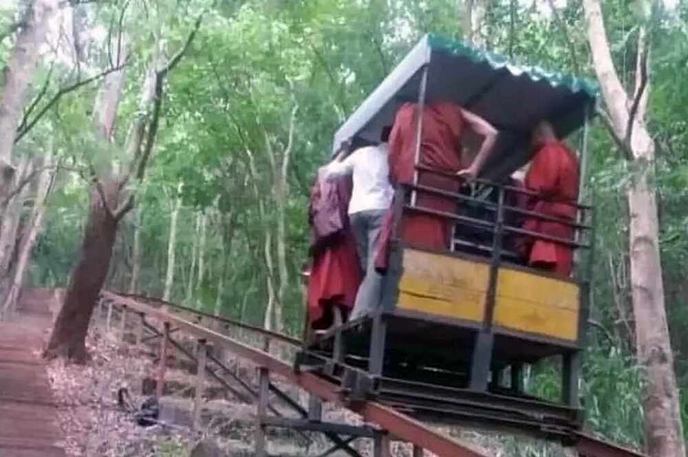 Крушение канатной дороги в Шри-Ланке. Погиб россиянин, он искал истину
Крушение канатной дороги в Шри-Ланке. Погиб россиянин, он искал истину