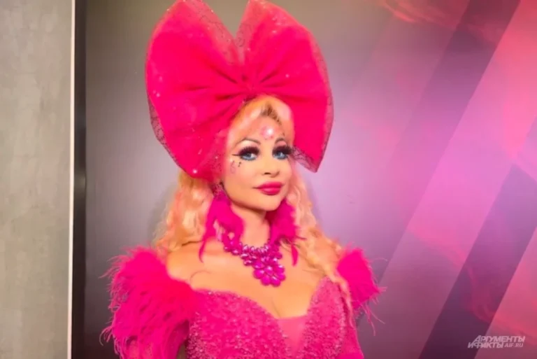 Ее не переделать. Русская Барби Тузова вышла в люди в «аномальном» образе