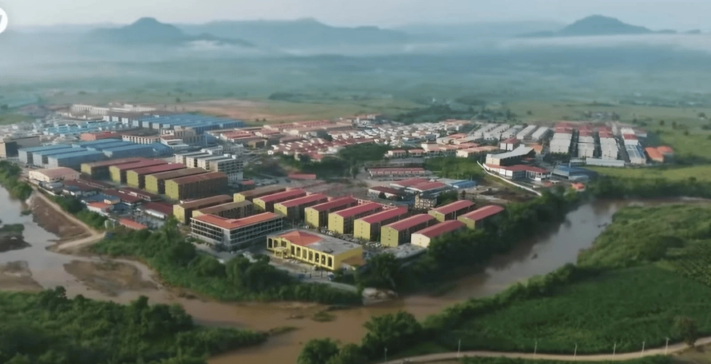 Красивым тут полегче. Откровения рабыни колл-центра в Мьянме Люсии
Красивым тут полегче. Откровения рабыни колл-центра в Мьянме Люсии