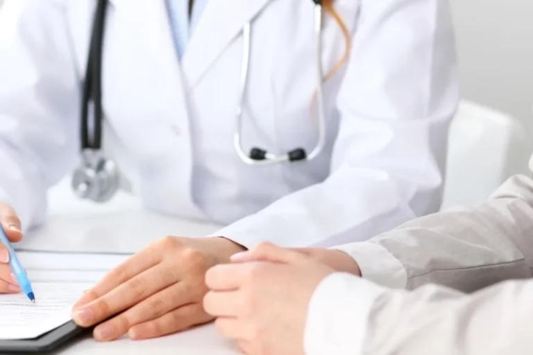 Лечить по доверенности. Какие медицинские согласия можно дать за другого