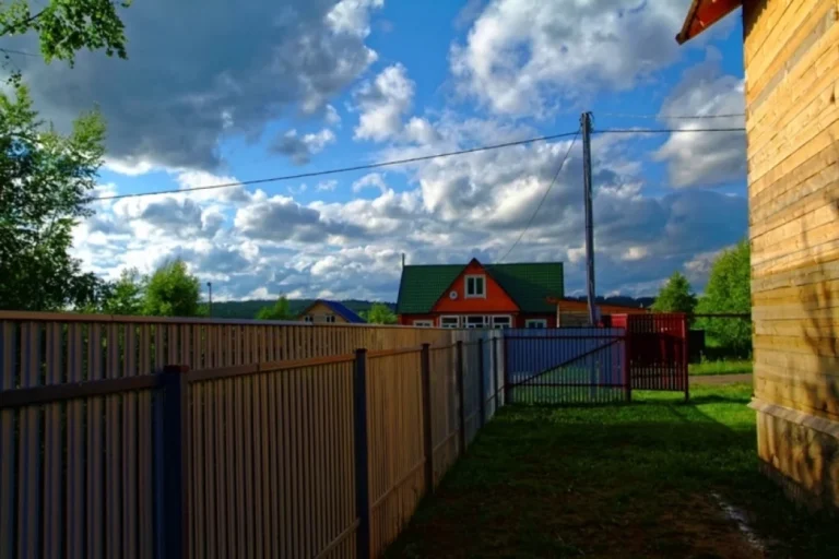 Вернуть и не сесть в тюрьму. Что делать, если сосед захватил часть участка