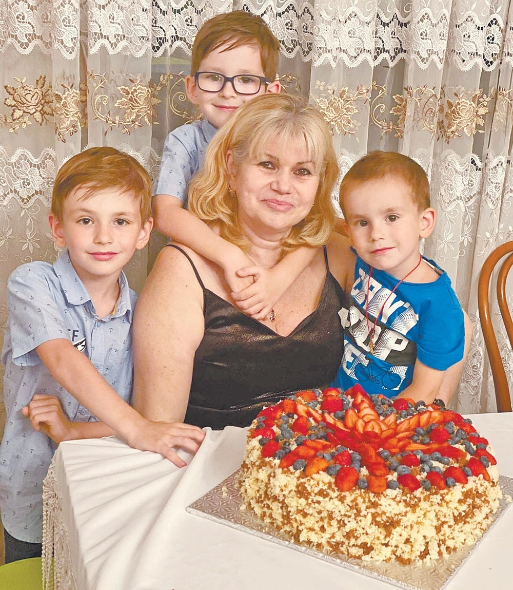 
        Бабушки не для себя. У кого основная роль в превращении ребёнка в Человека?    