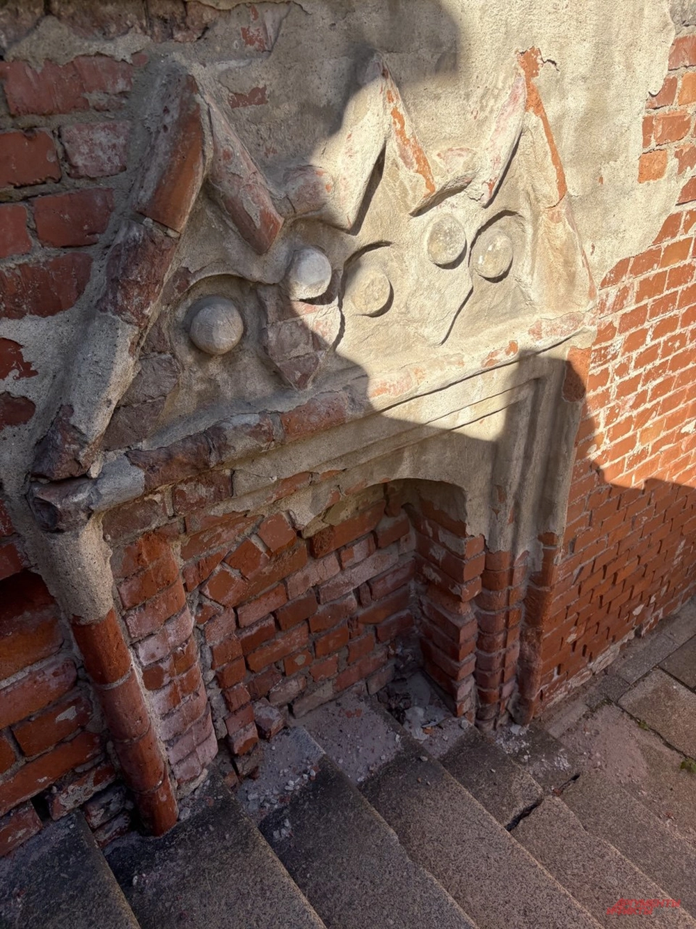 
        Дом первопечатника. Как живет 95-летняя кузница исторических кадров страны    