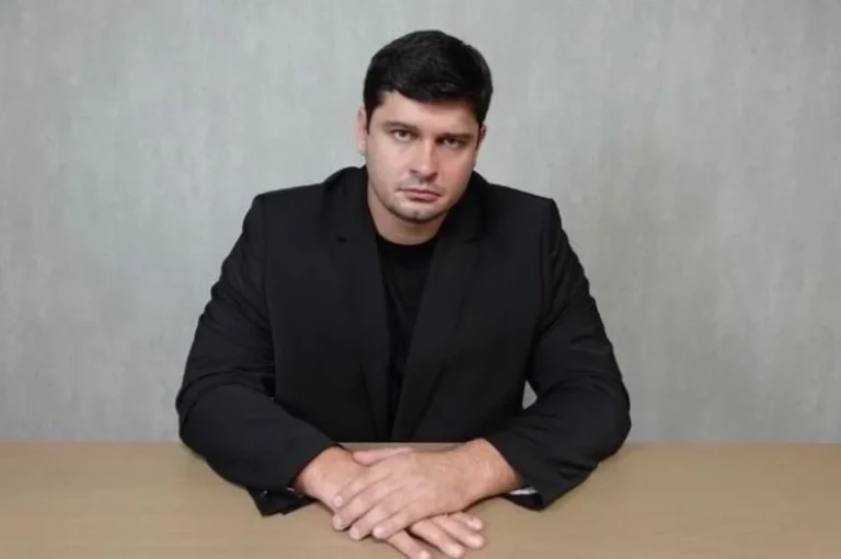 Дворцы и земли. У экс-следователя отобрали имущества на сотни миллионов