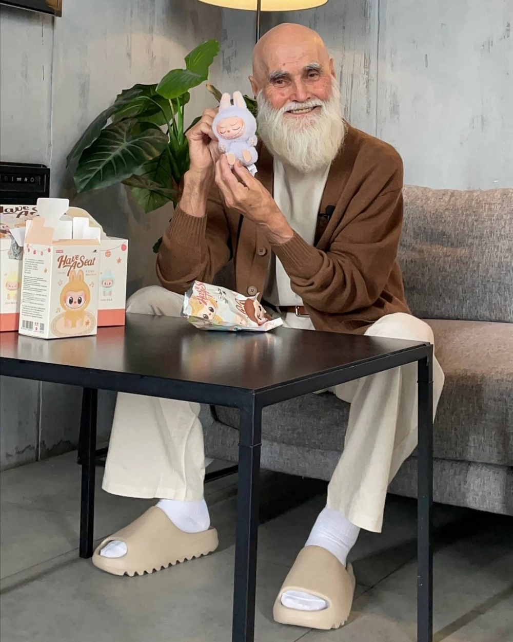 30 тыс. за сутки! 84-летний дед Виктор стал иконой стиля и так зарабатывает
30 тыс. за сутки! 84-летний дед Виктор стал иконой стиля и так зарабатывает