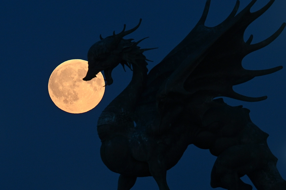 
        Лунное затмение 7 сентября. Все фазы кровавой Луны - на ваших глазах    