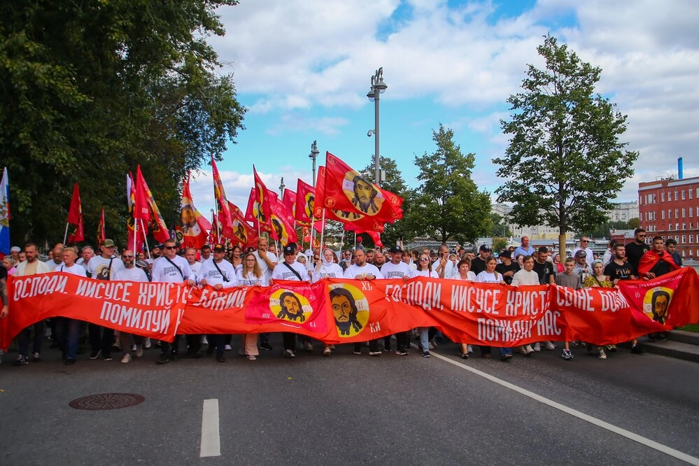 
        Под Божьим водительством. В Москве прошел самый массовый Крестный ход    