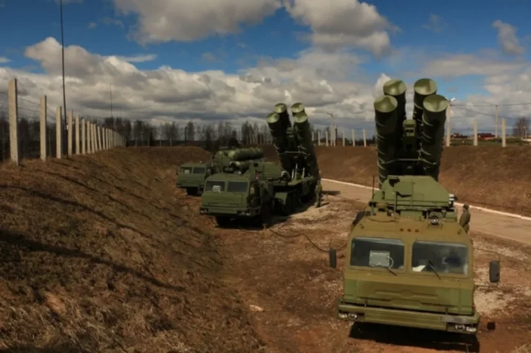 Минобороны РФ: за ночь над регионами России сбили более 80 украинских БПЛА