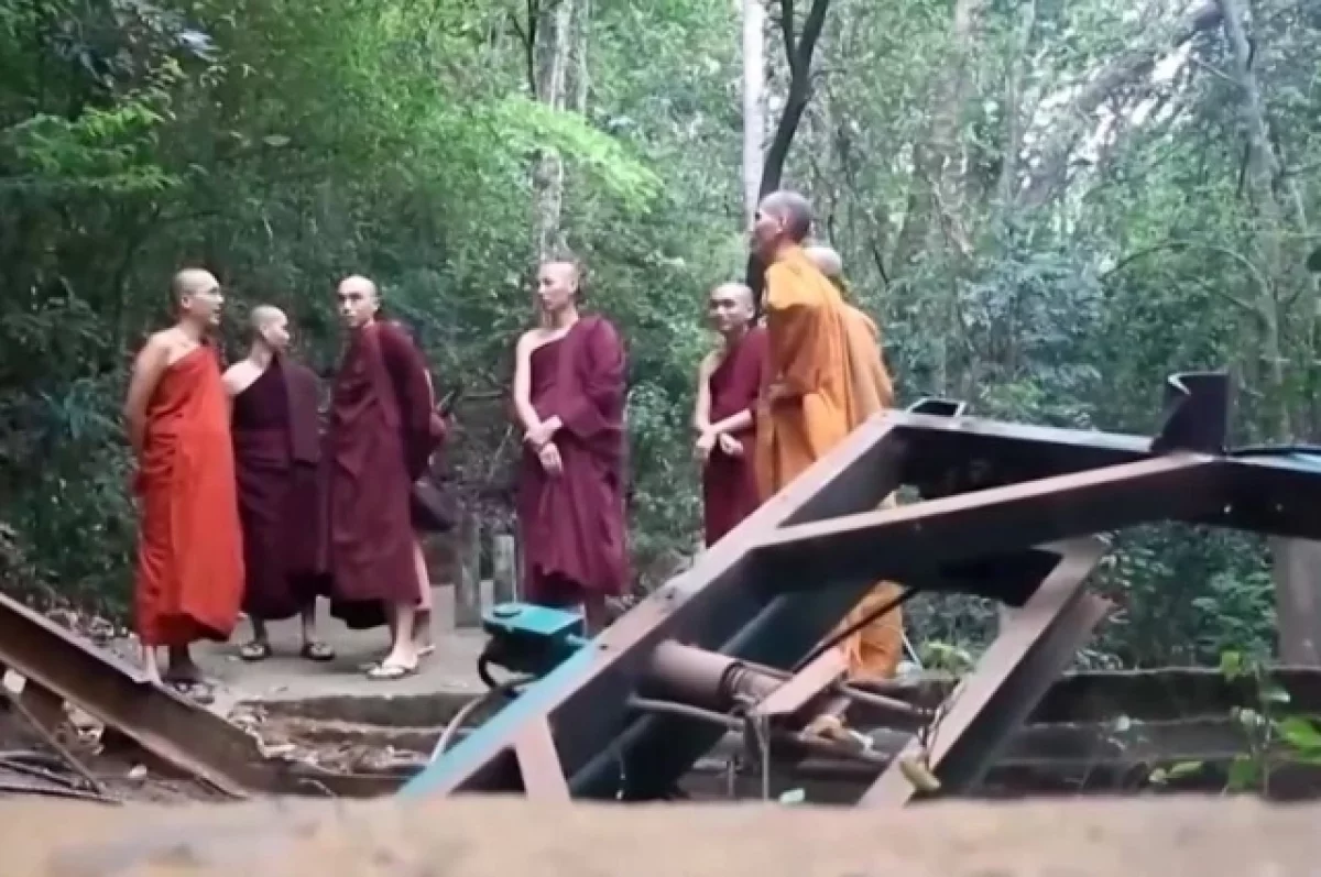 Крушение канатной дороги в Шри-Ланке. Погиб россиянин, он искал истину
Крушение канатной дороги в Шри-Ланке. Погиб россиянин, он искал истину