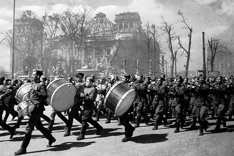 
        Ужас «Иосифа Сталина». Тайны «забытого» парада Победы осенью 1945 в Берлине    