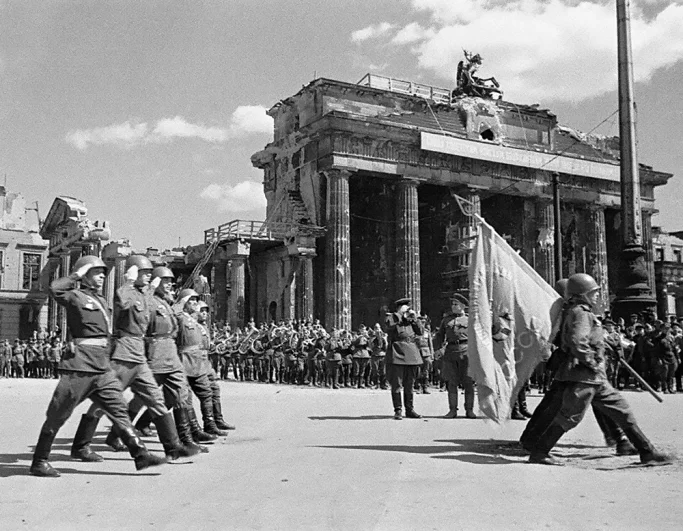 
        Ужас «Иосифа Сталина». Тайны «забытого» парада Победы осенью 1945 в Берлине    