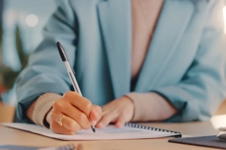 Это незаконно. Случаи, когда нельзя отказать в отпуске без содержания