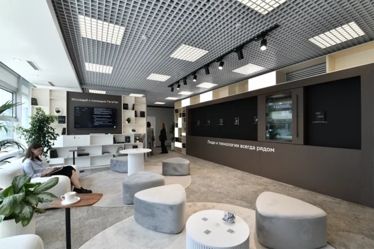 Для общения и учебы. В ДВФУ открылся новый коммьюнити-центр