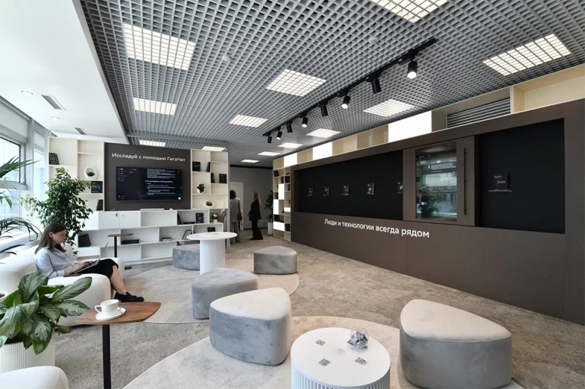 Для общения и учебы. В ДВФУ открылся новый коммьюнити-центр
Для общения и учебы. В ДВФУ открылся новый коммьюнити-центр