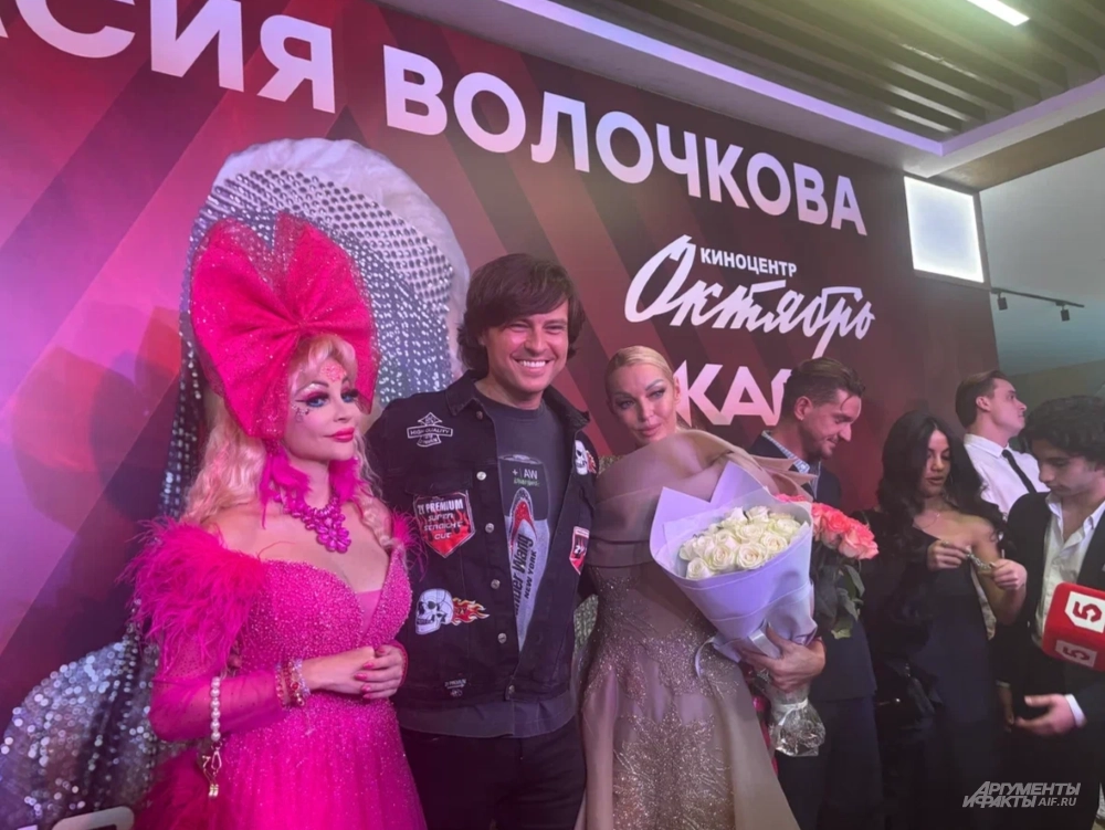 Ее не переделать. Русская Барби Тузова вышла в люди в «аномальном» образе
Ее не переделать. Русская Барби Тузова вышла в люди в «аномальном» образе