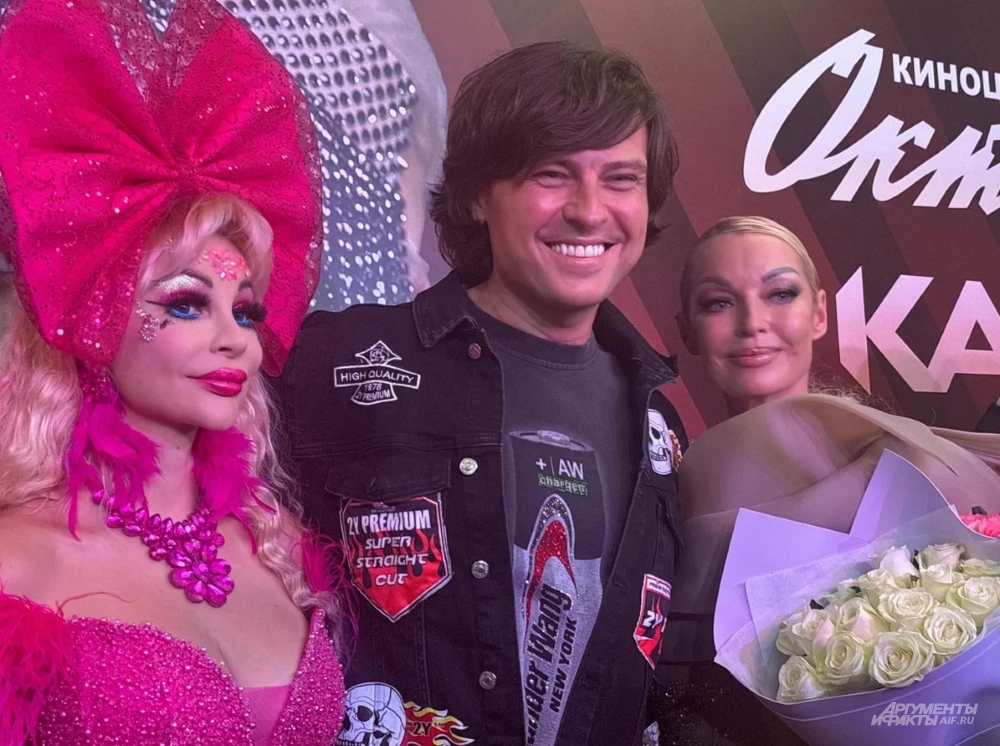 Ее не переделать. Русская Барби Тузова вышла в люди в «аномальном» образе
Ее не переделать. Русская Барби Тузова вышла в люди в «аномальном» образе