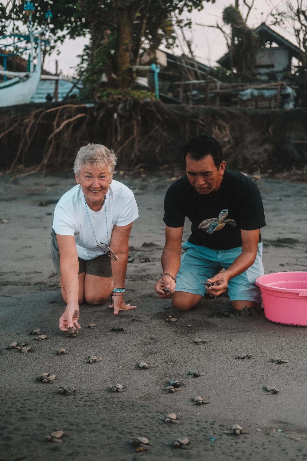 Бросила все ради черепах. 64-летняя москвичка борется с браконьерами на Бали
Бросила все ради черепах. 64-летняя москвичка борется с браконьерами на Бали