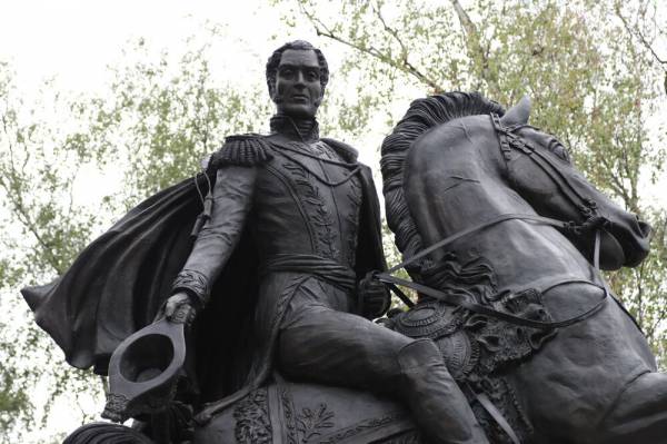 Веспуччи, Боливар и Чавес. Через что прошла Венесуэла и что ее ждет?
Веспуччи, Боливар и Чавес. Через что прошла Венесуэла и что ее ждет?