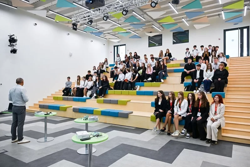 Педагогическая династия. Московская семья целый век работает в школах города
Педагогическая династия. Московская семья целый век работает в школах города